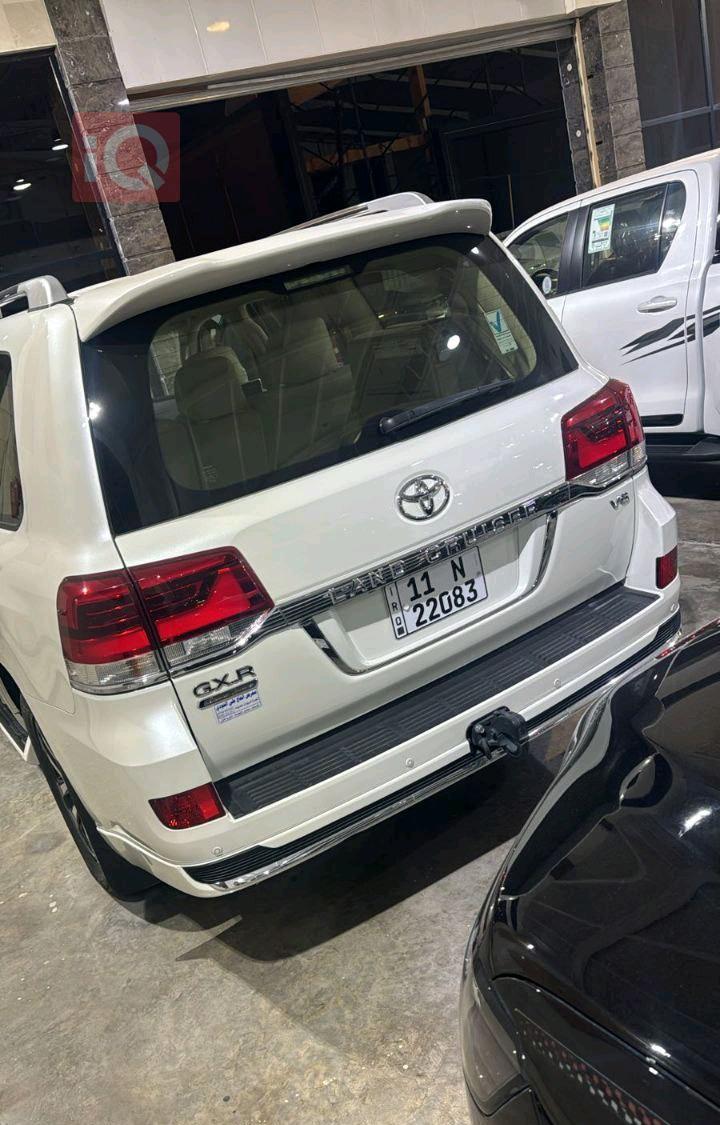 تۆیۆتا لاند کروزەر